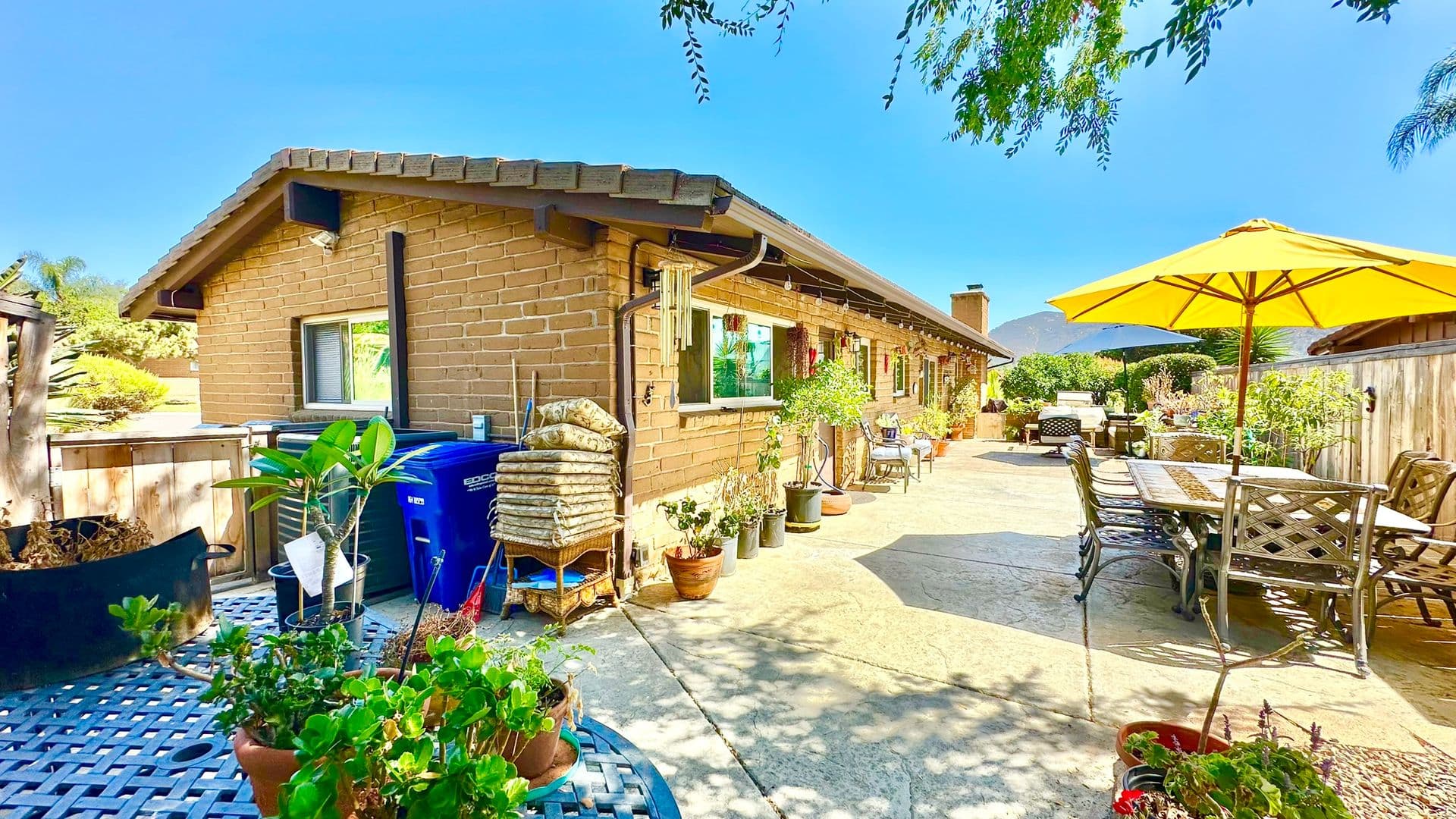 Fallbrook House: 4731 Via Inca