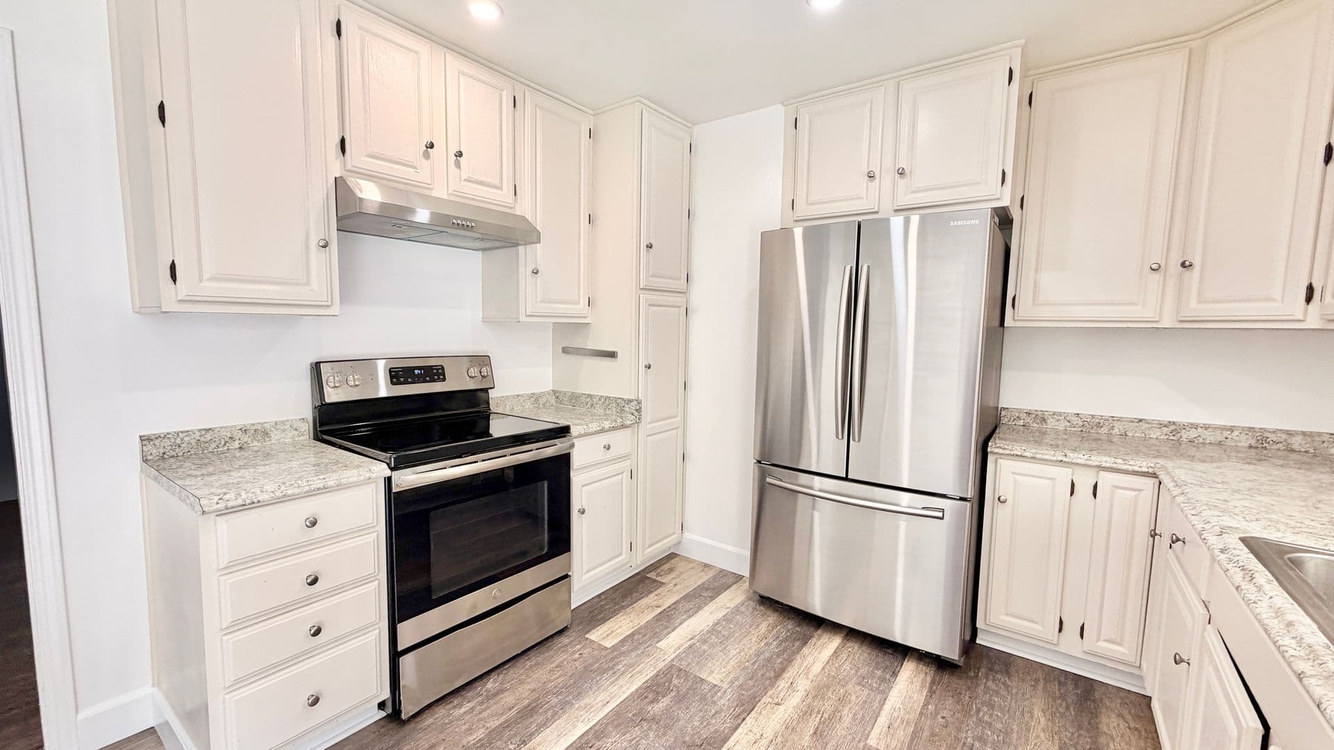 Fallbrook House: 1280 Alturas Road