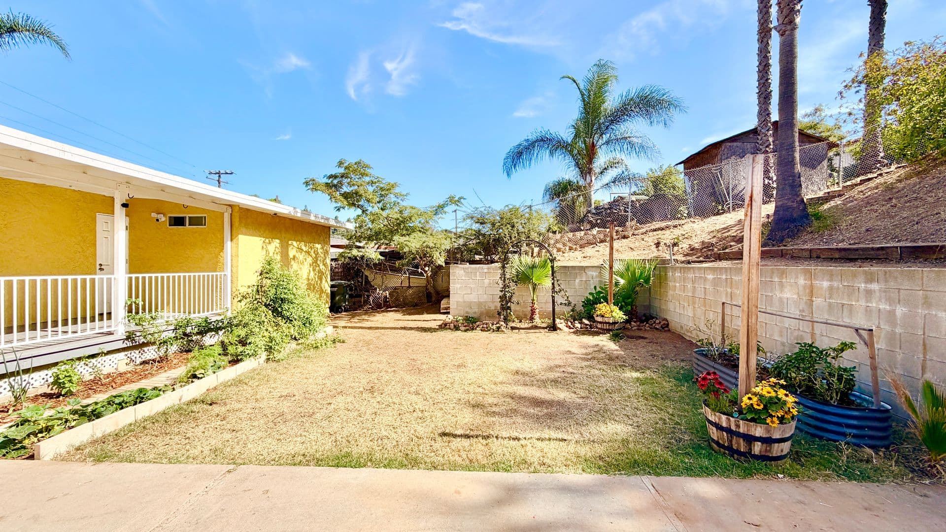 Fallbrook House: 1280 Alturas Road