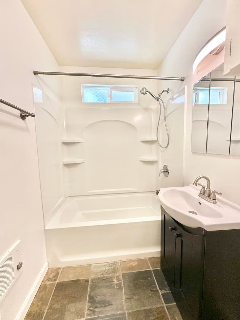 Fallbrook House: 2510 Live Oak Park Road - Unit #3