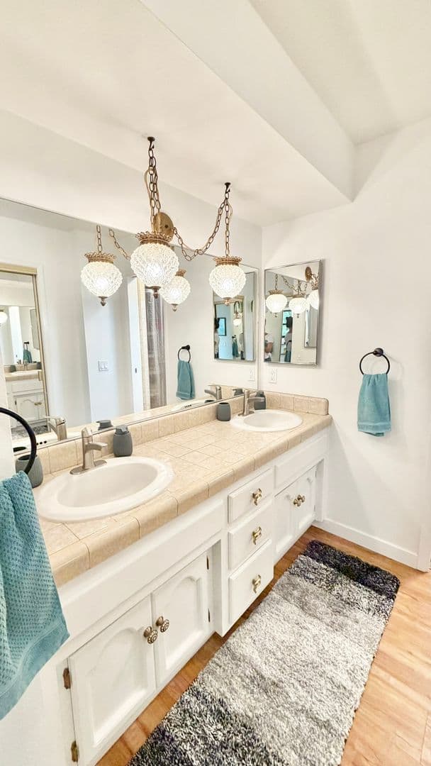 Fallbrook House: 3266 Westmont Drive