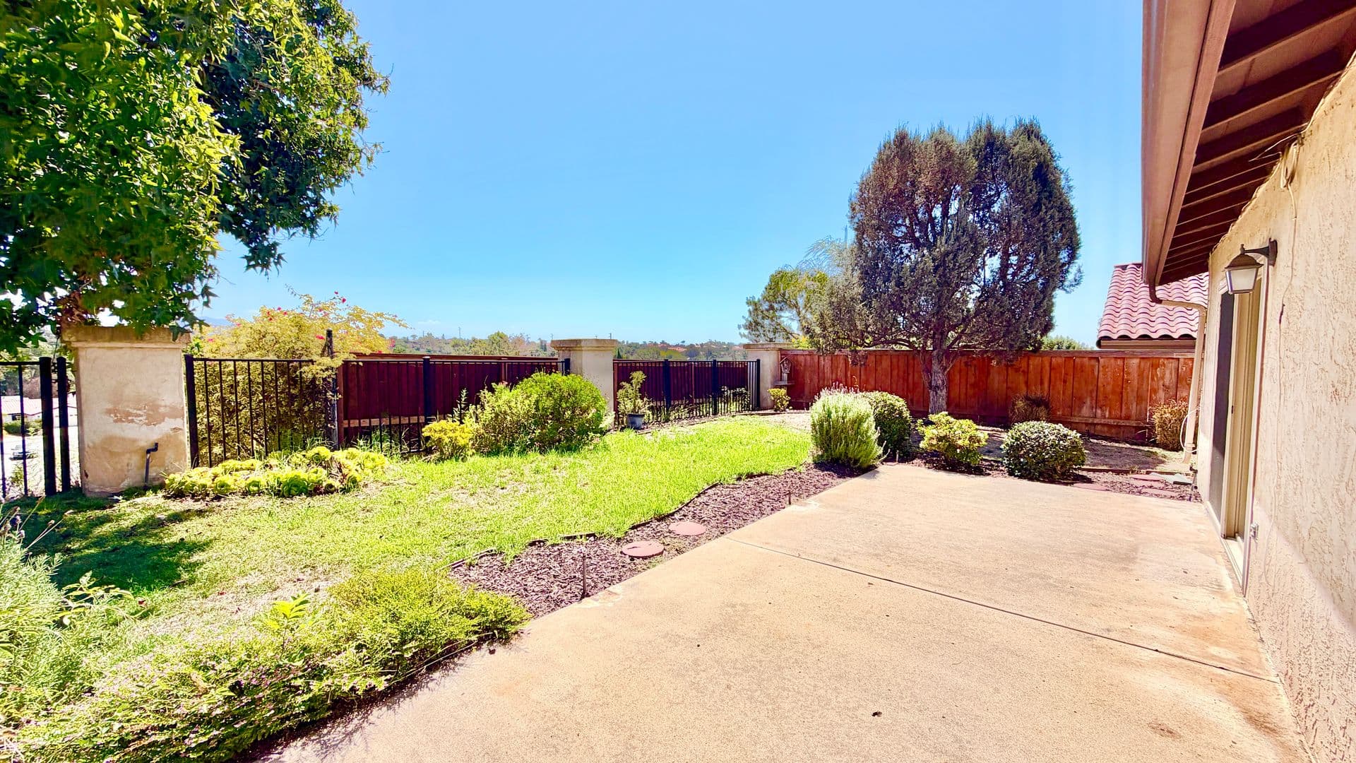 Fallbrook House: 730 Morro Road