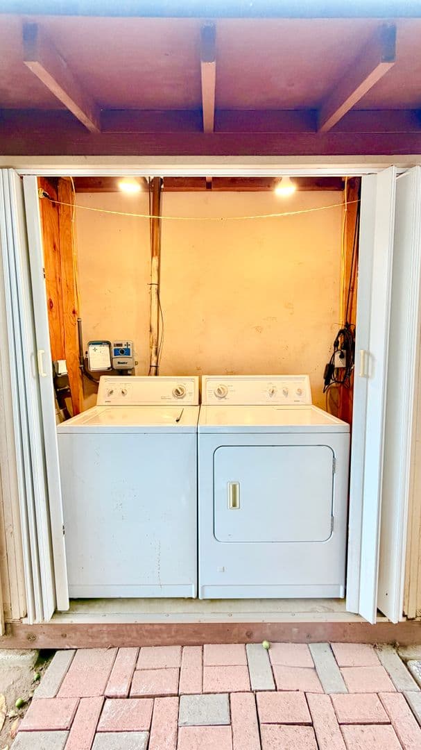 Oceanside House: 1922 South Nevada Street (Guest Home)