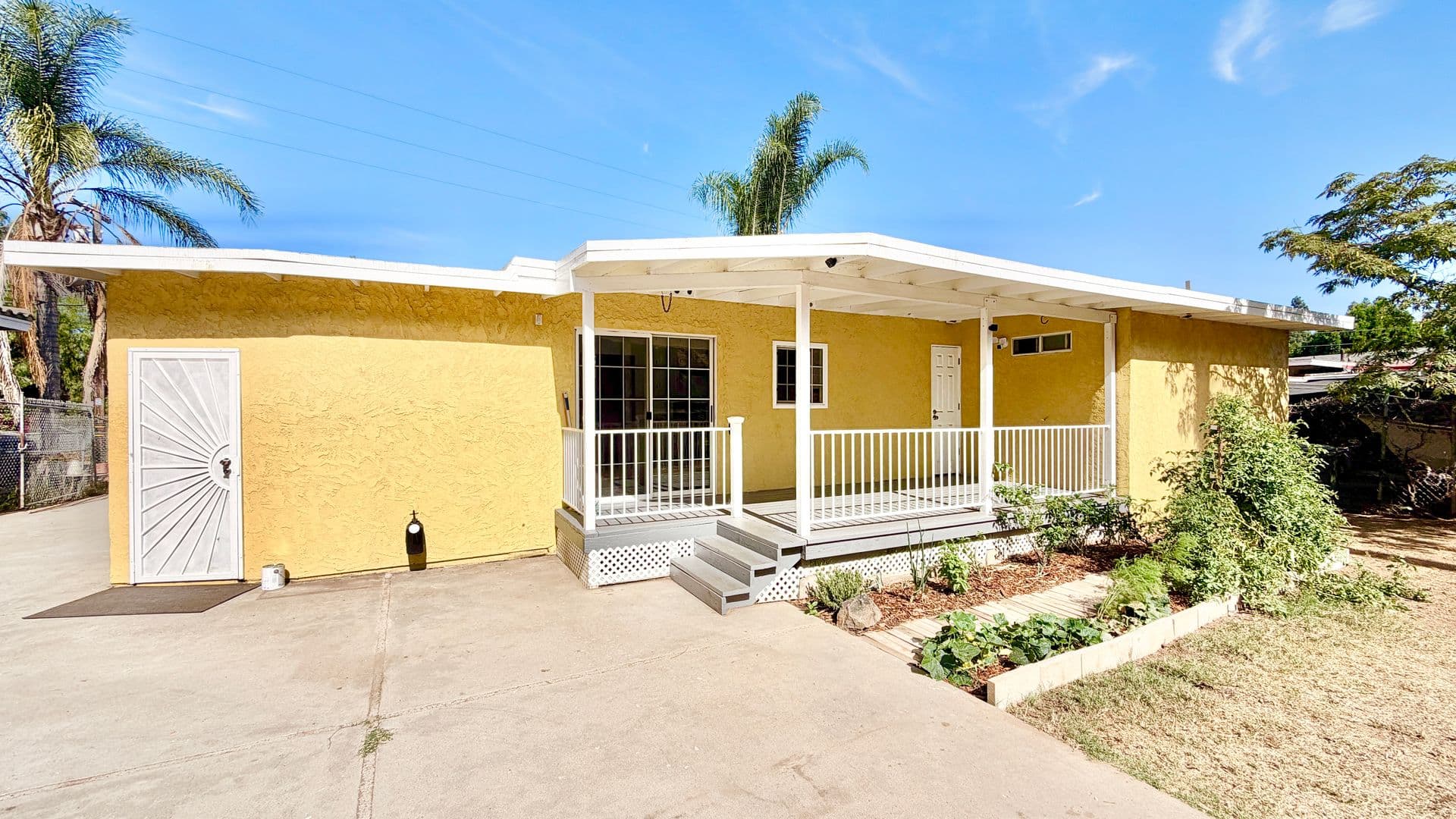 Fallbrook House: 1280 Alturas Road