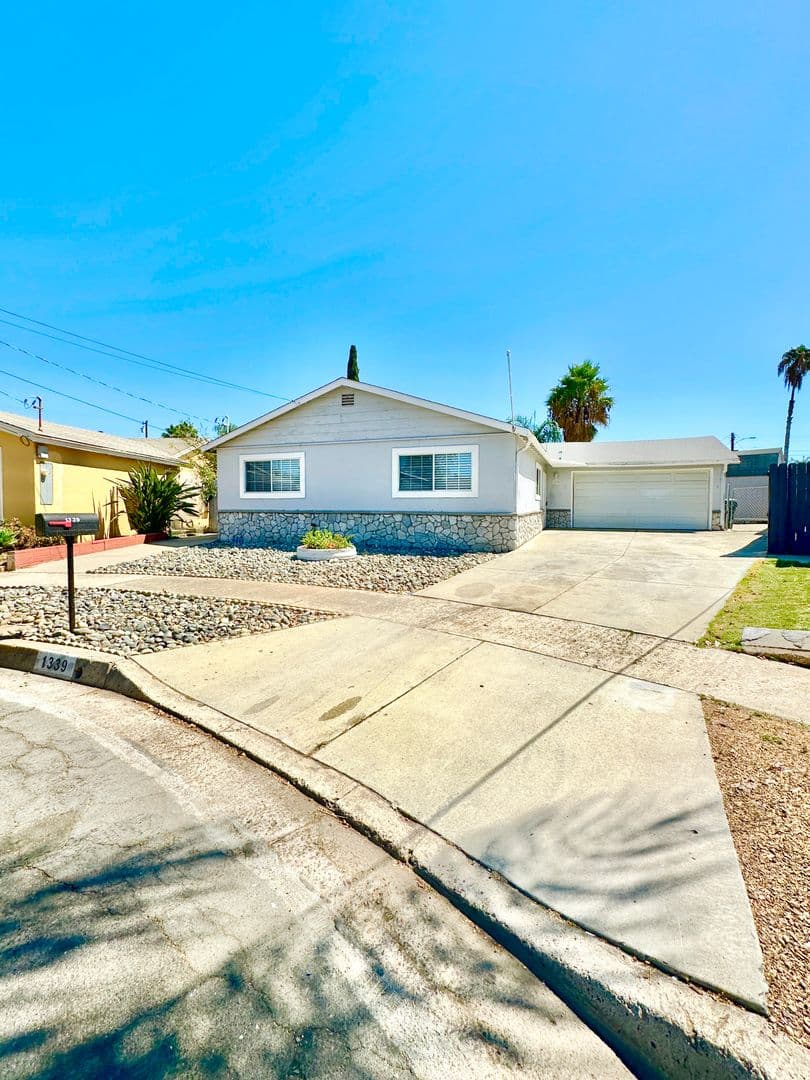 Escondido House: 1339 Wilson Place