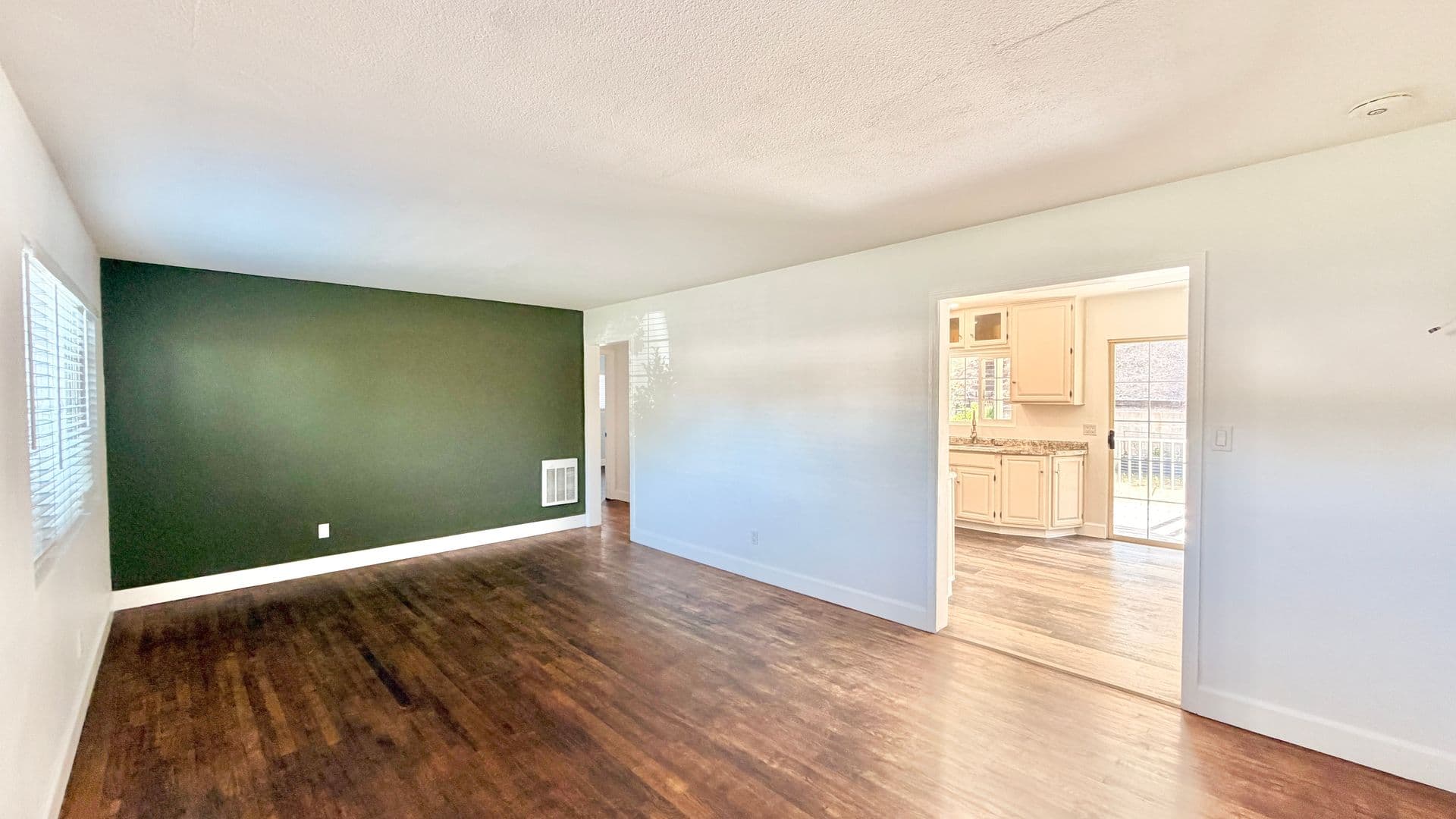 Fallbrook House: 1280 Alturas Road