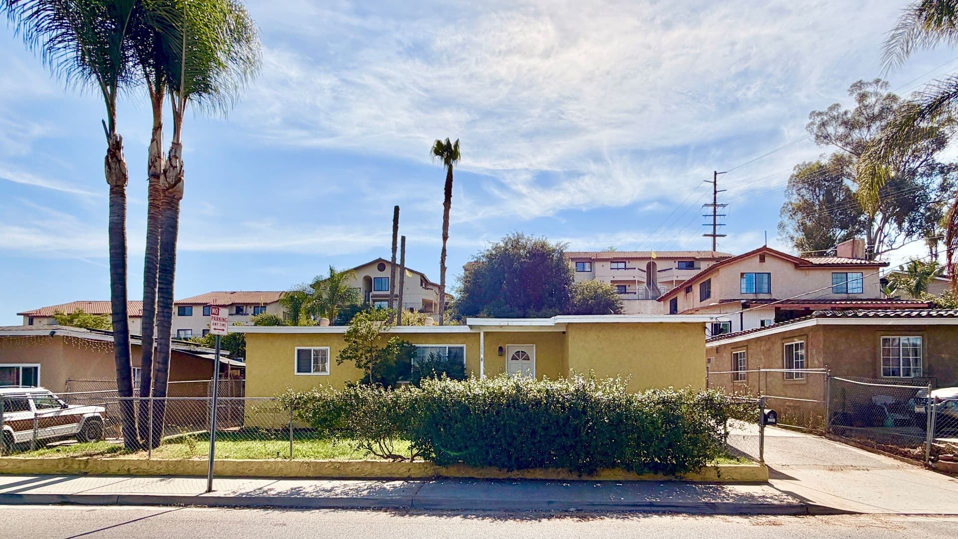 Fallbrook House: 1280 Alturas Road