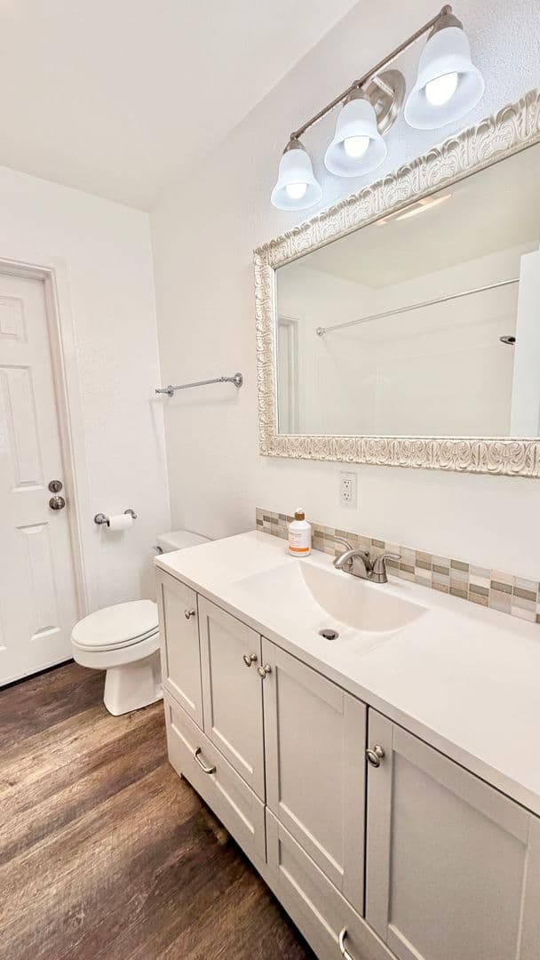 Fallbrook House: 1280 Alturas Road
