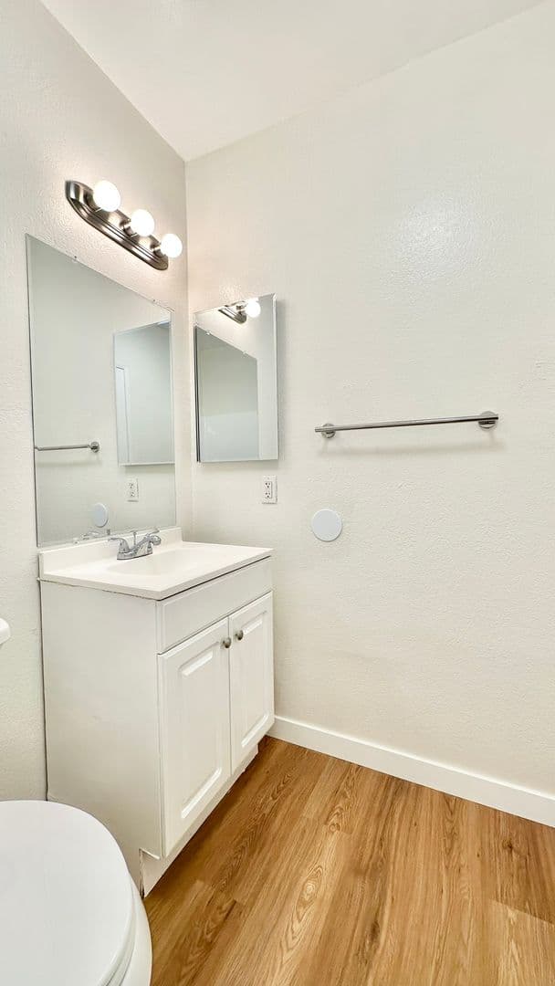Fallbrook House: 868 East Alvarado Street Apt 24