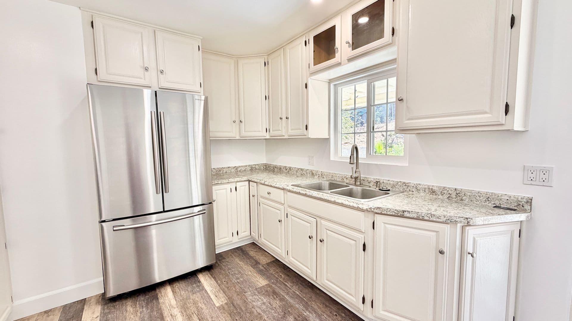 Fallbrook House: 1280 Alturas Road