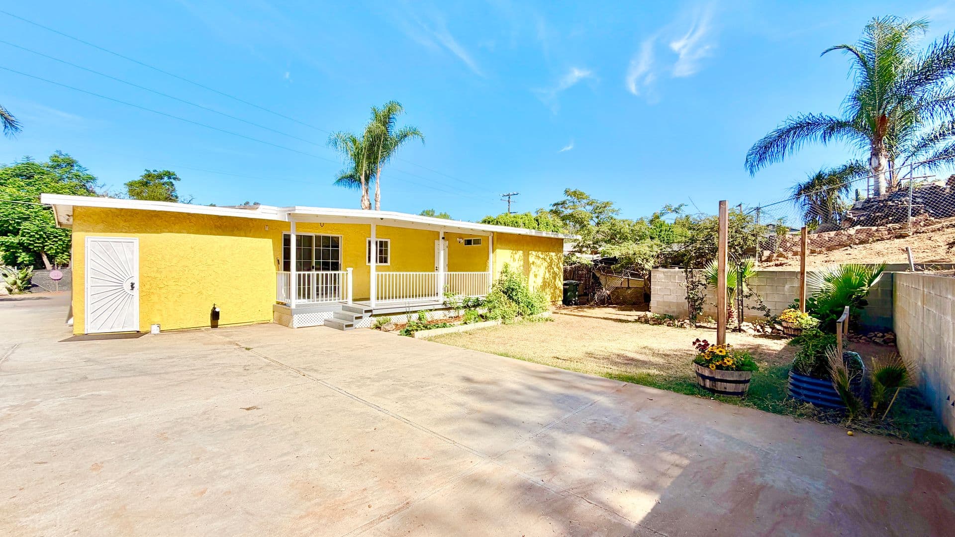 Fallbrook House: 1280 Alturas Road