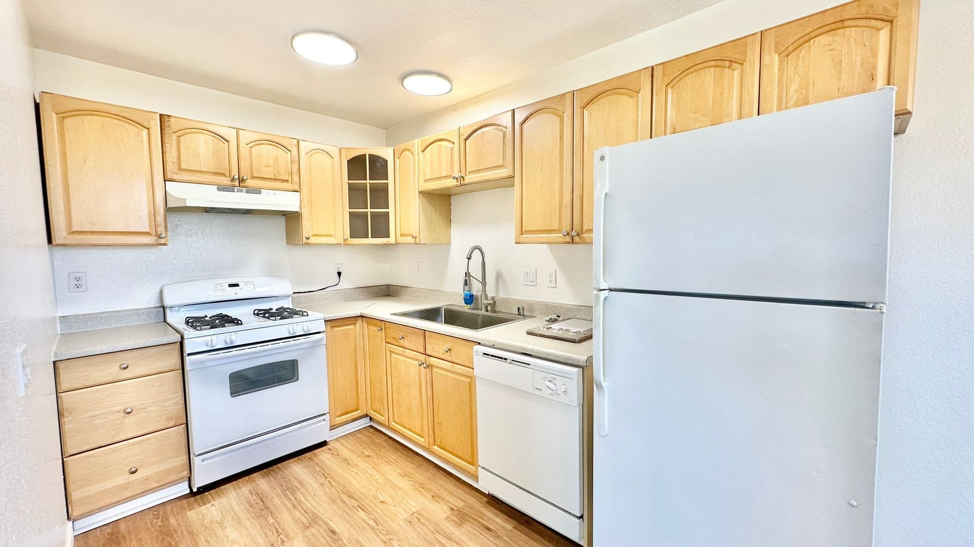 Fallbrook House: 868 East Alvarado Street Apt 24
