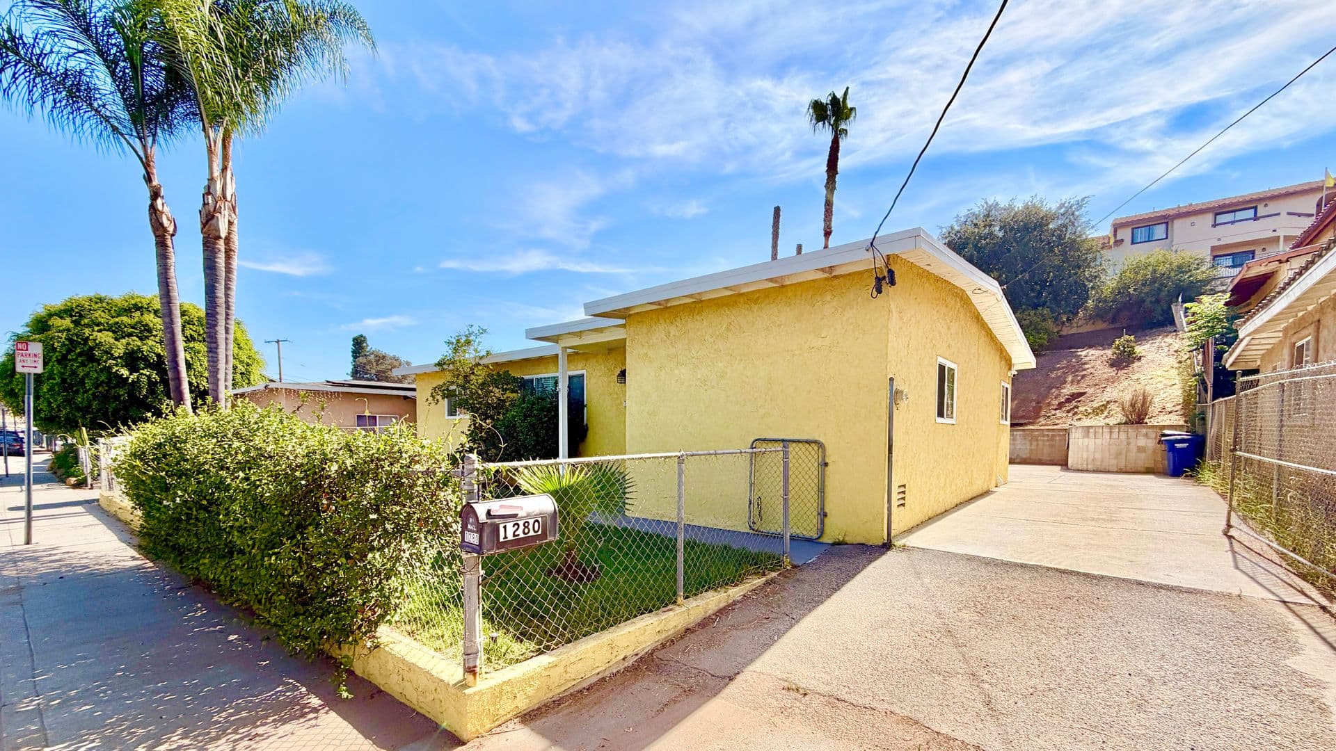 Fallbrook House: 1280 Alturas Road