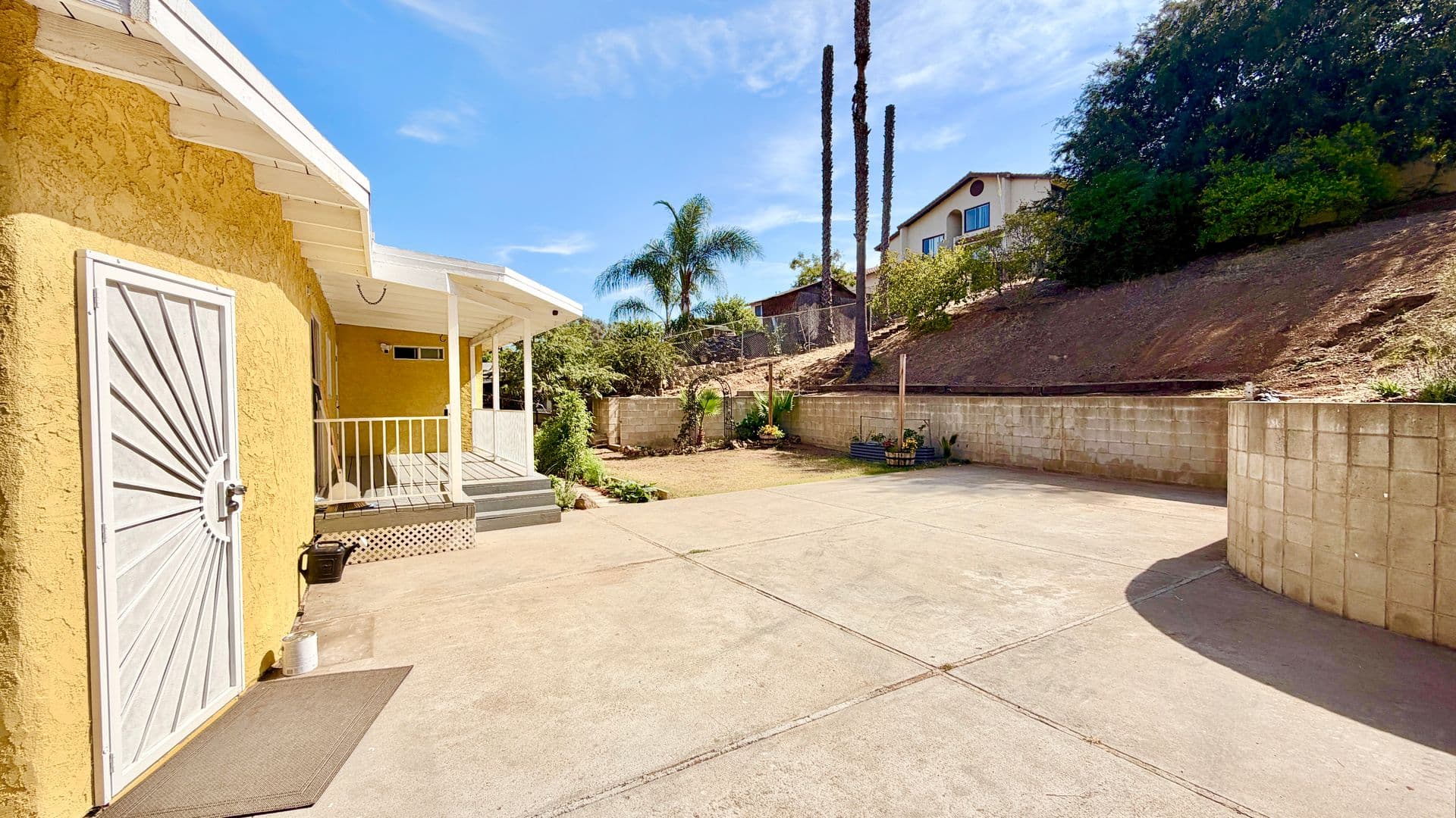 Fallbrook House: 1280 Alturas Road