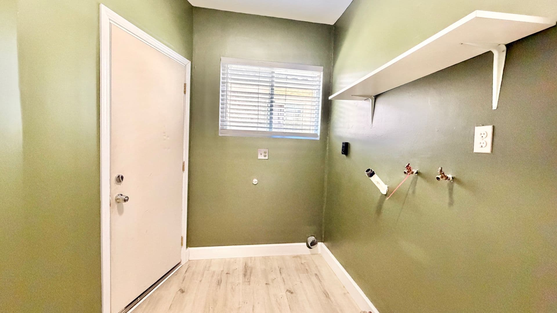 Fallbrook House: 1280 Alturas Road