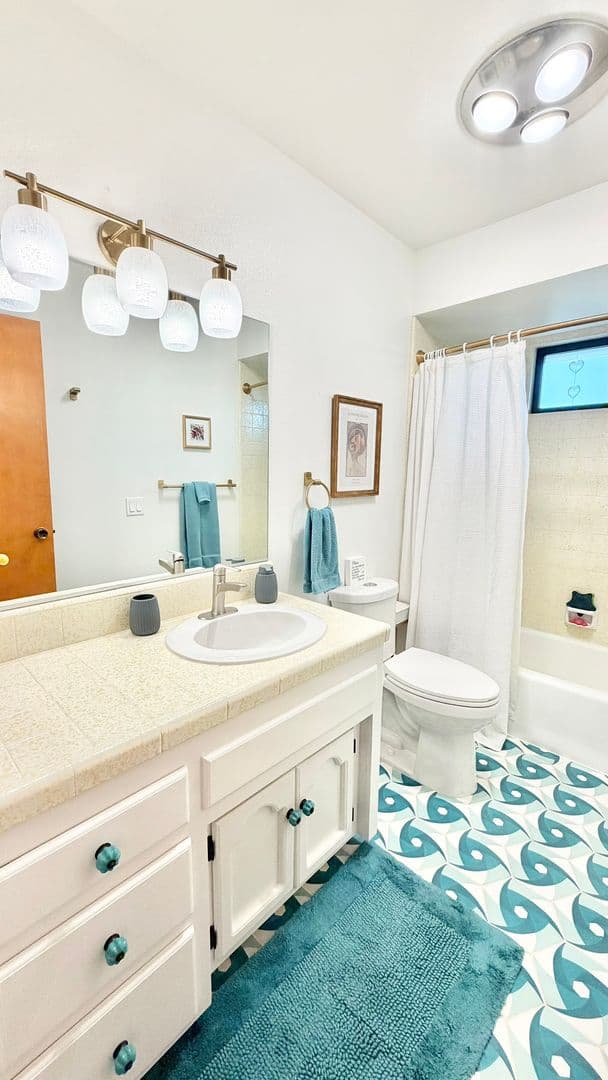 Fallbrook House: 3266 Westmont Drive