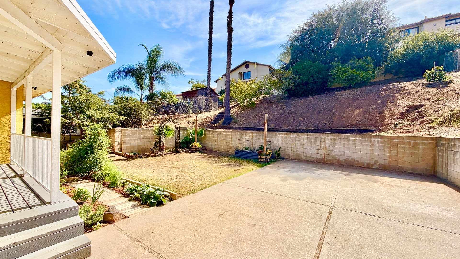 Fallbrook House: 1280 Alturas Road