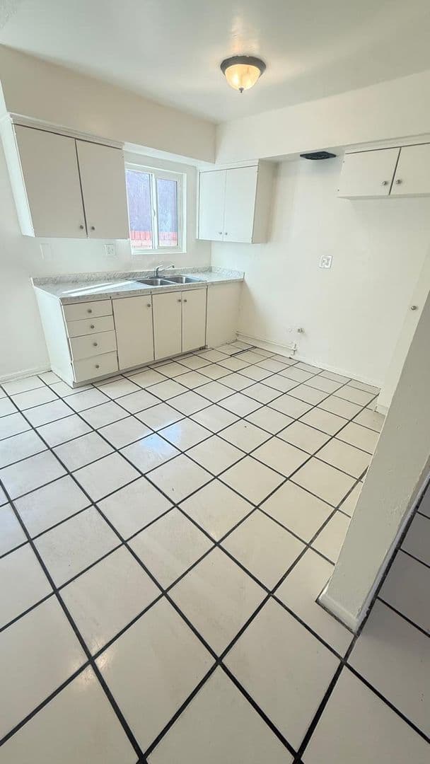 San Bernardino Apartment: 1521-1537 N. Sierra Way