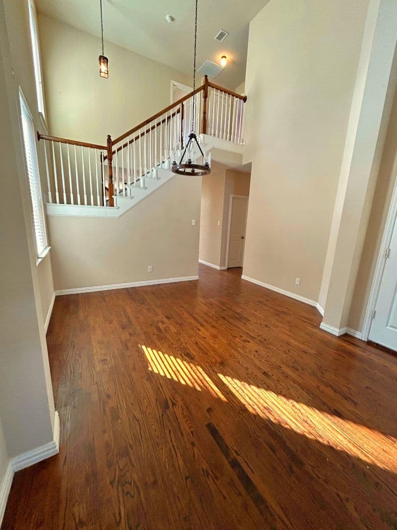 McKinney House: 10637 Bolivar Dr