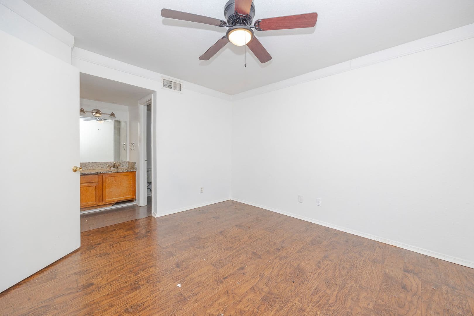 Dallas House: 18333 Roehampton Drive