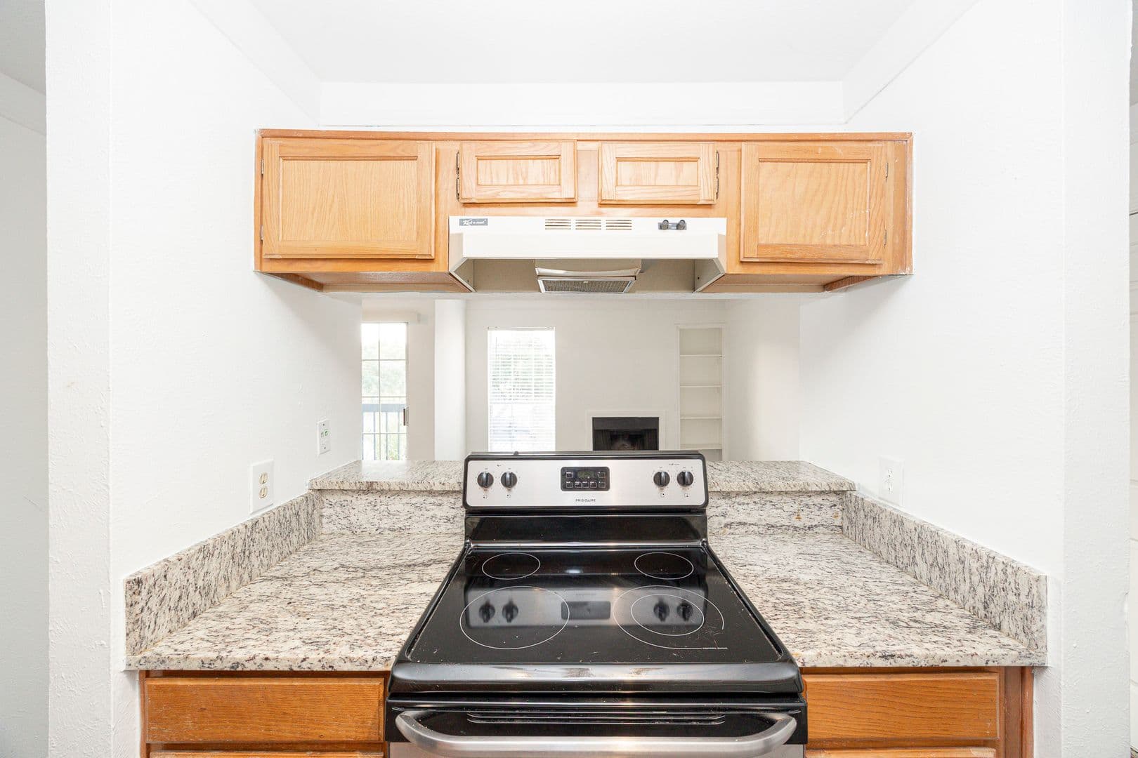Dallas House: 18333 Roehampton Drive