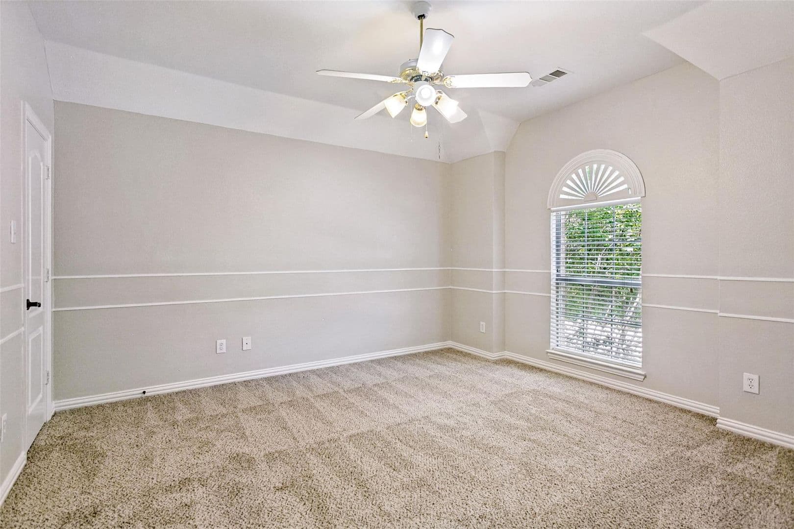 Plano House: 2208 Scenic Dr