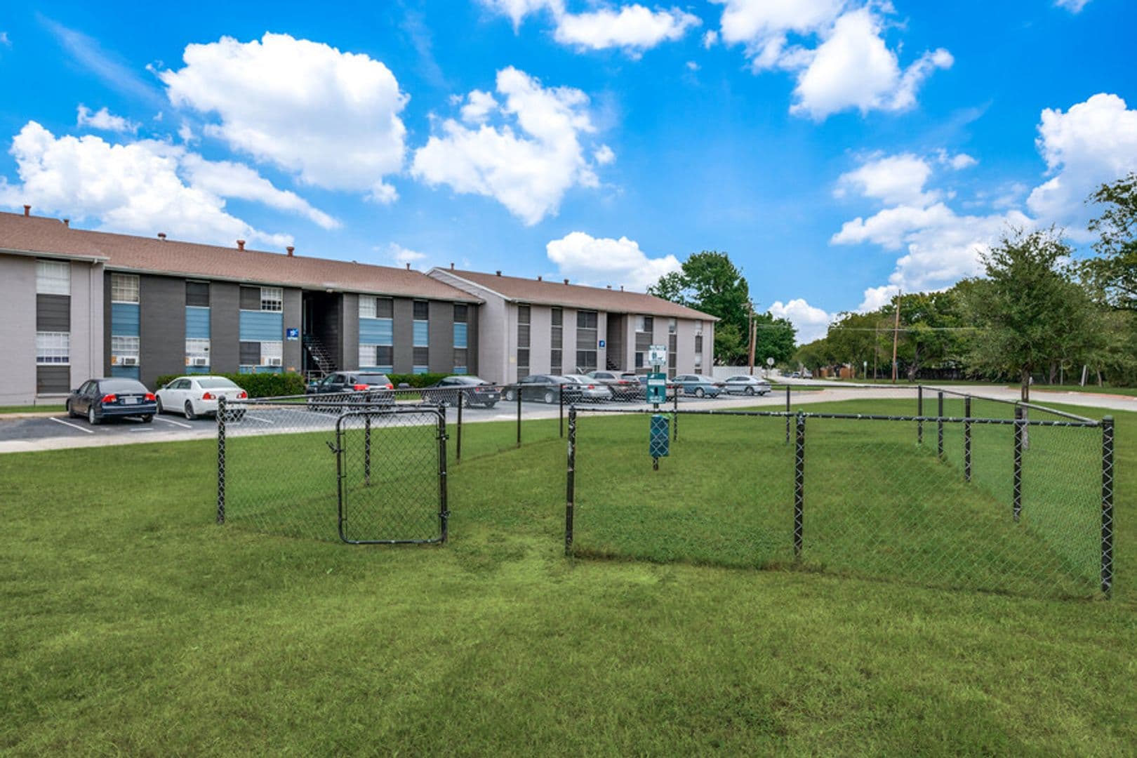 White Settlement Apartment: 400 Ralph St