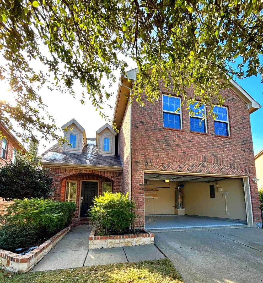 McKinney House: 10637 Bolivar Dr