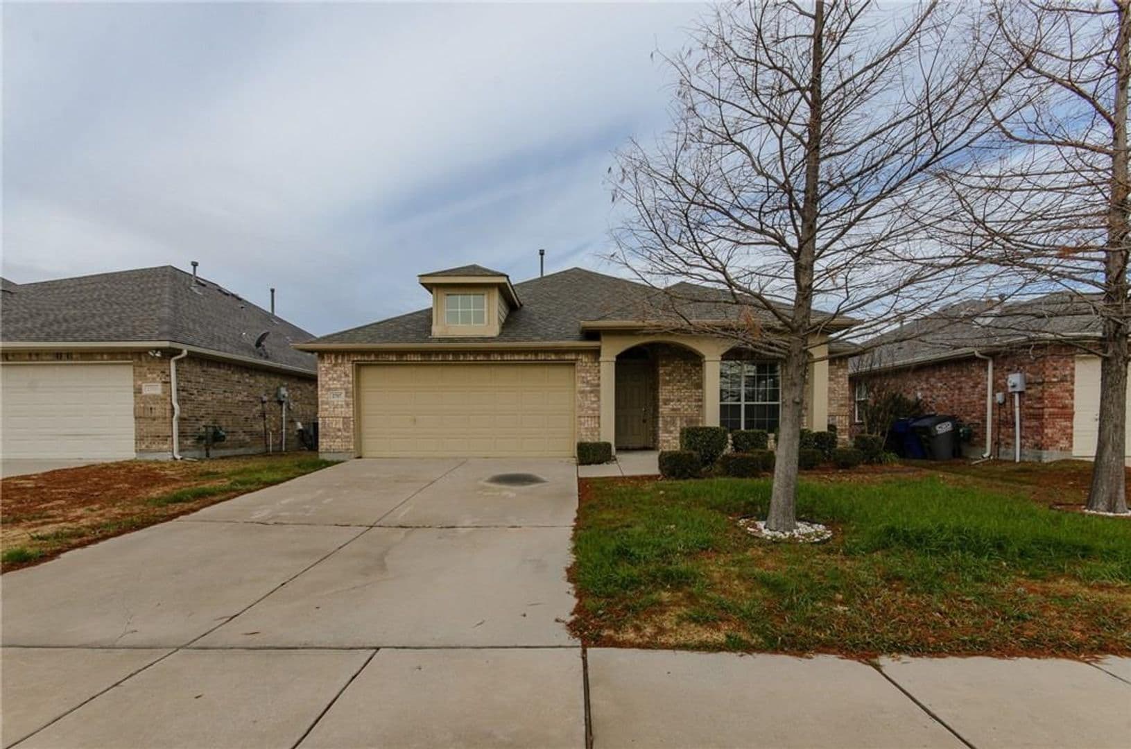 Little Elm House: 2717 Sunlight Dr