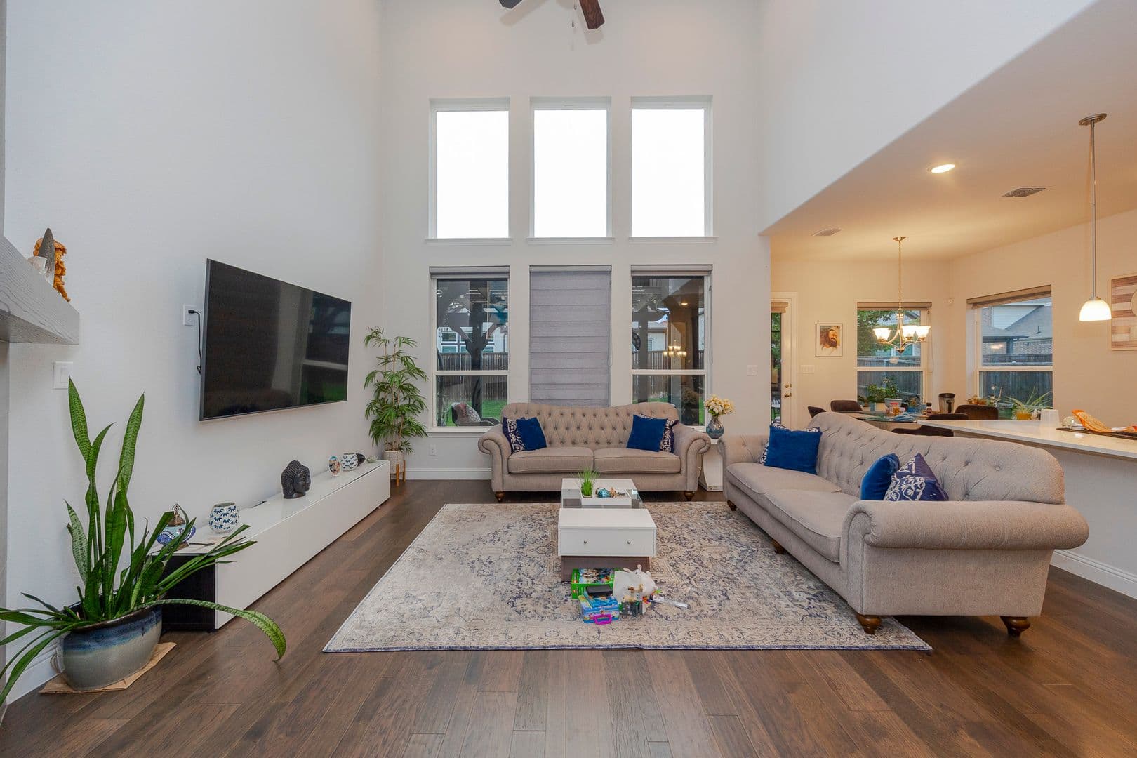 Frisco House: 10081 Oxbow AVE