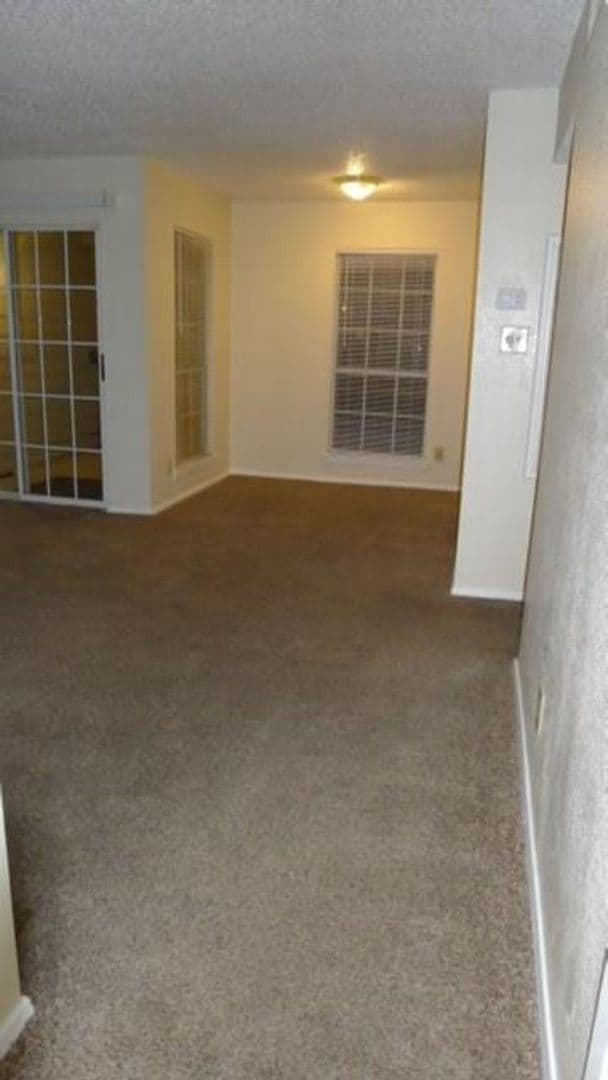 Dallas House: 12480 Abrams Rd