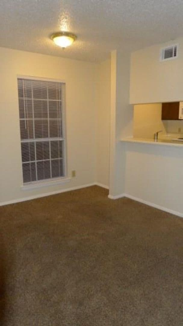 Dallas House: 12480 Abrams Rd