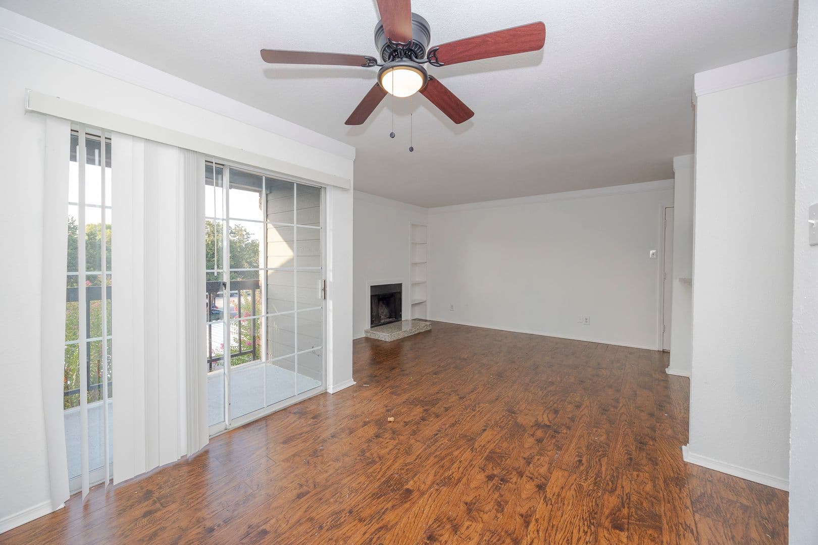 Dallas House: 18333 Roehampton Drive