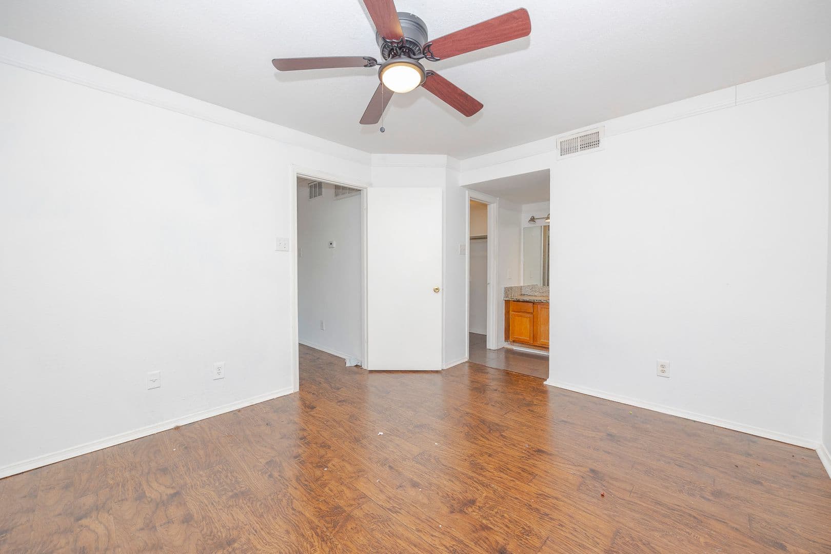 Dallas House: 18333 Roehampton Drive