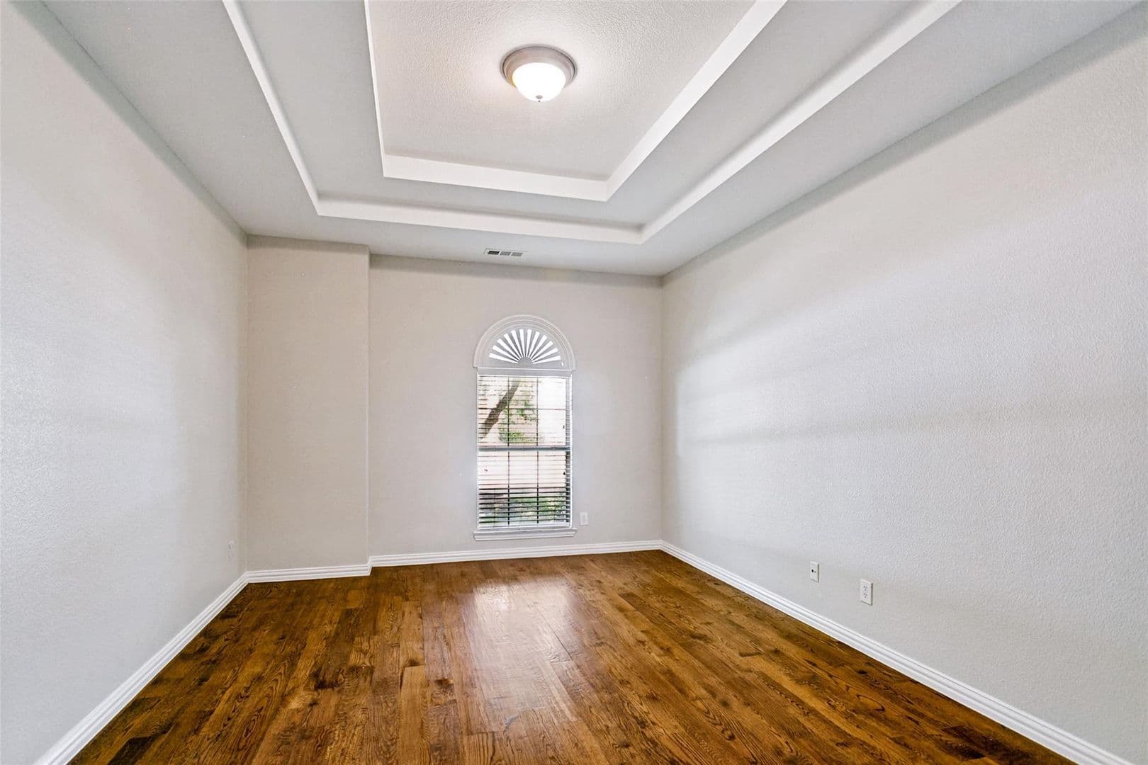 Plano House: 2208 Scenic Dr