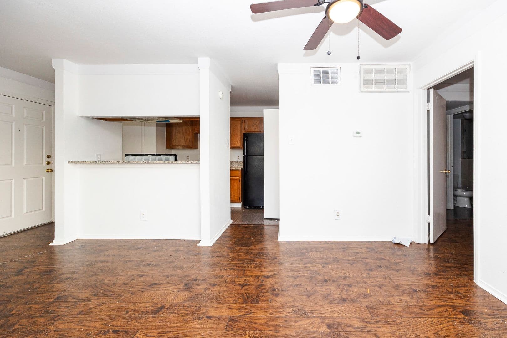 Dallas House: 18333 Roehampton Drive