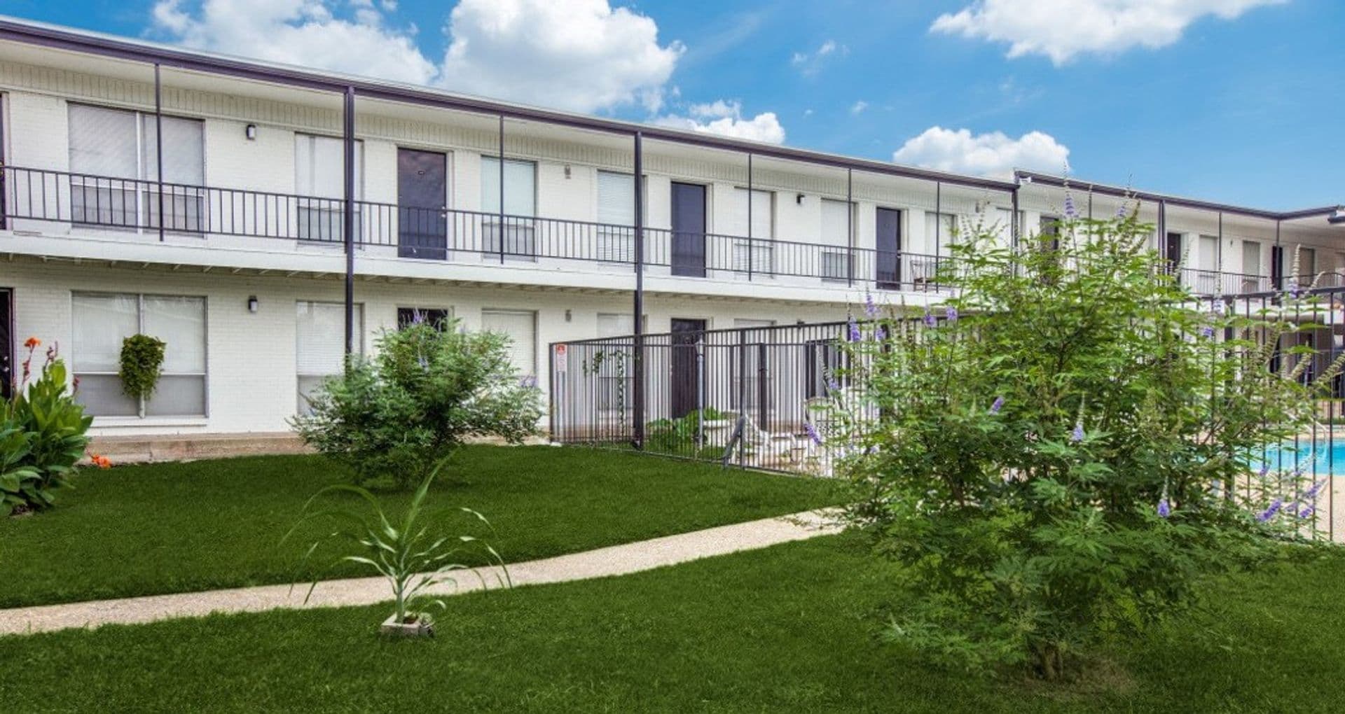 Waco Apartment: 5101 Hawthorne Dr