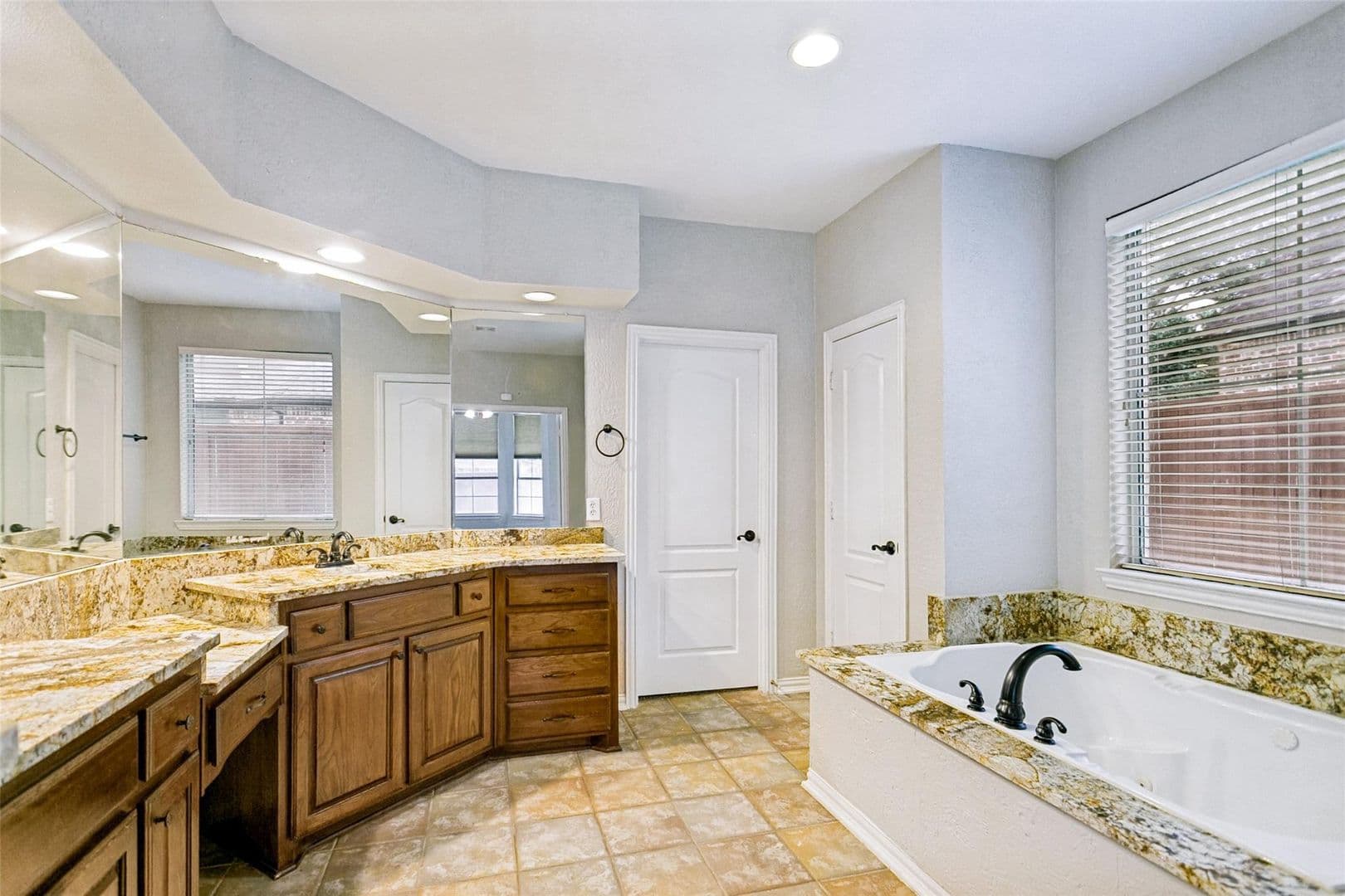 Plano House: 2208 Scenic Dr
