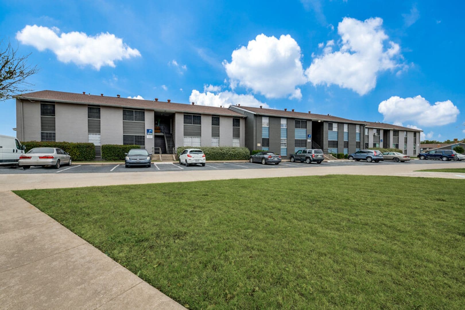White Settlement Apartment: 400 Ralph St