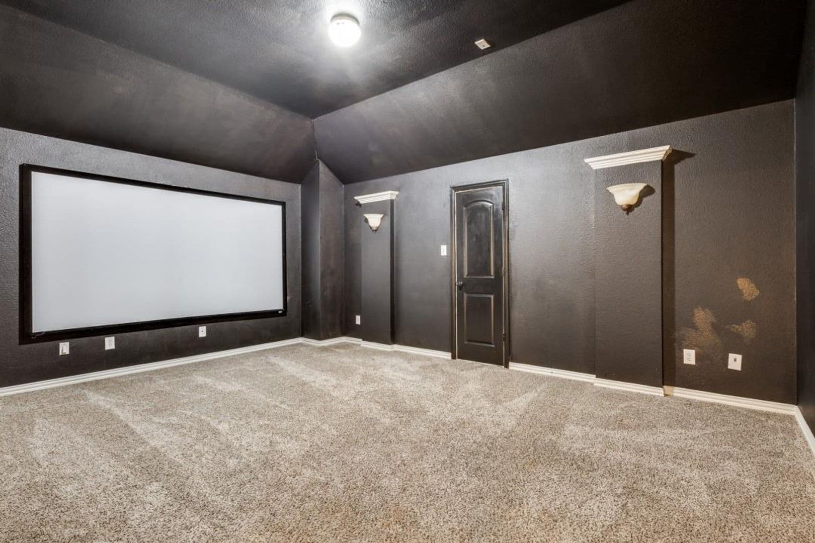 Lewisville House: 205 Chester Drive