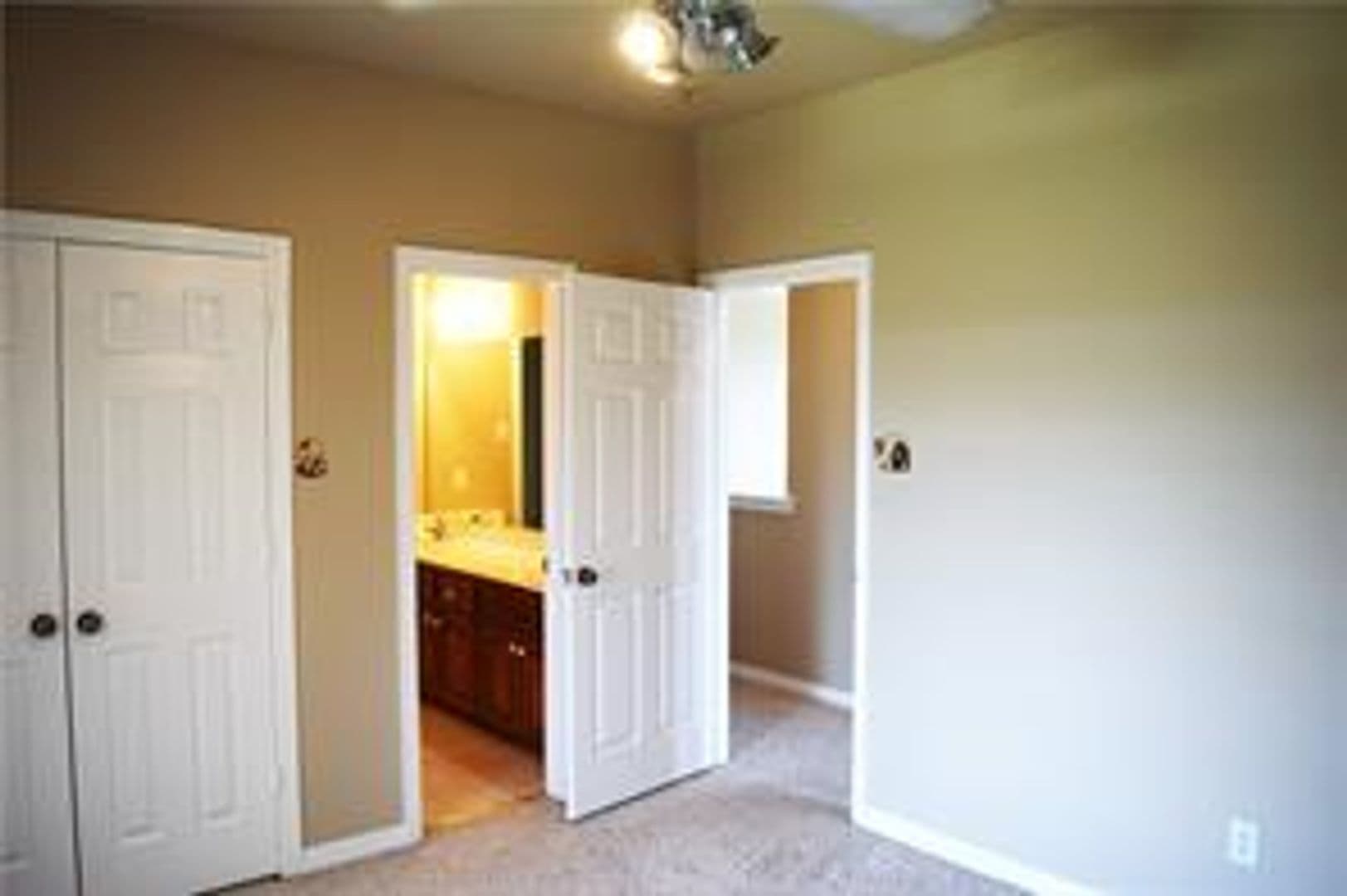 Midlothian House: 1321 Trophy Court W,