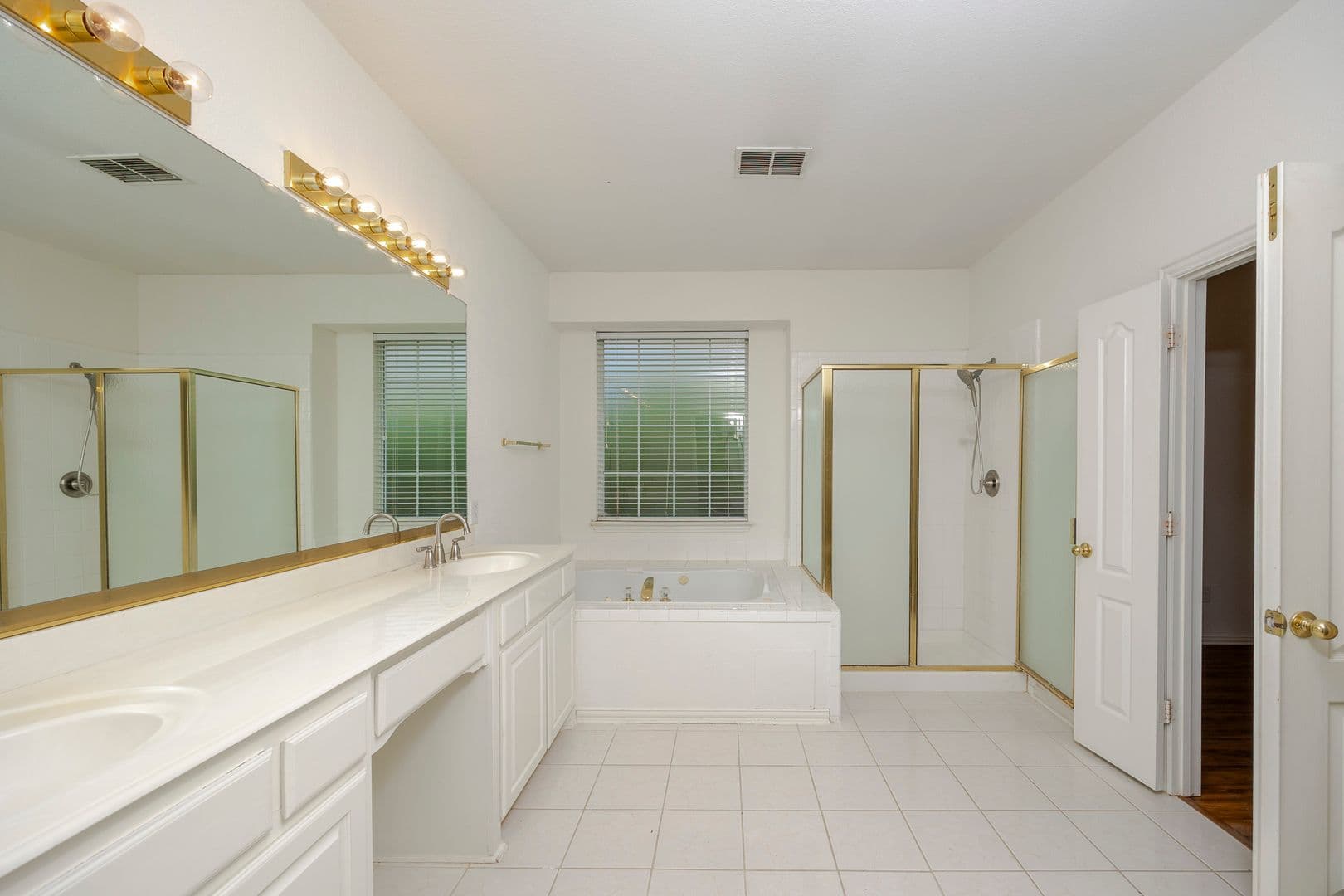 Richardson House: 3103 Kingsbury Drive(Owner approval must)