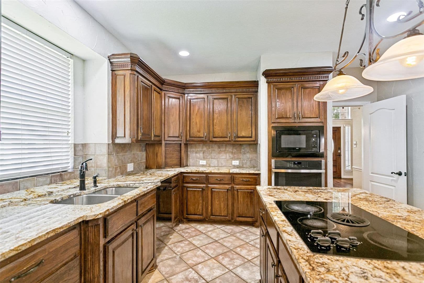 Plano House: 2208 Scenic Dr