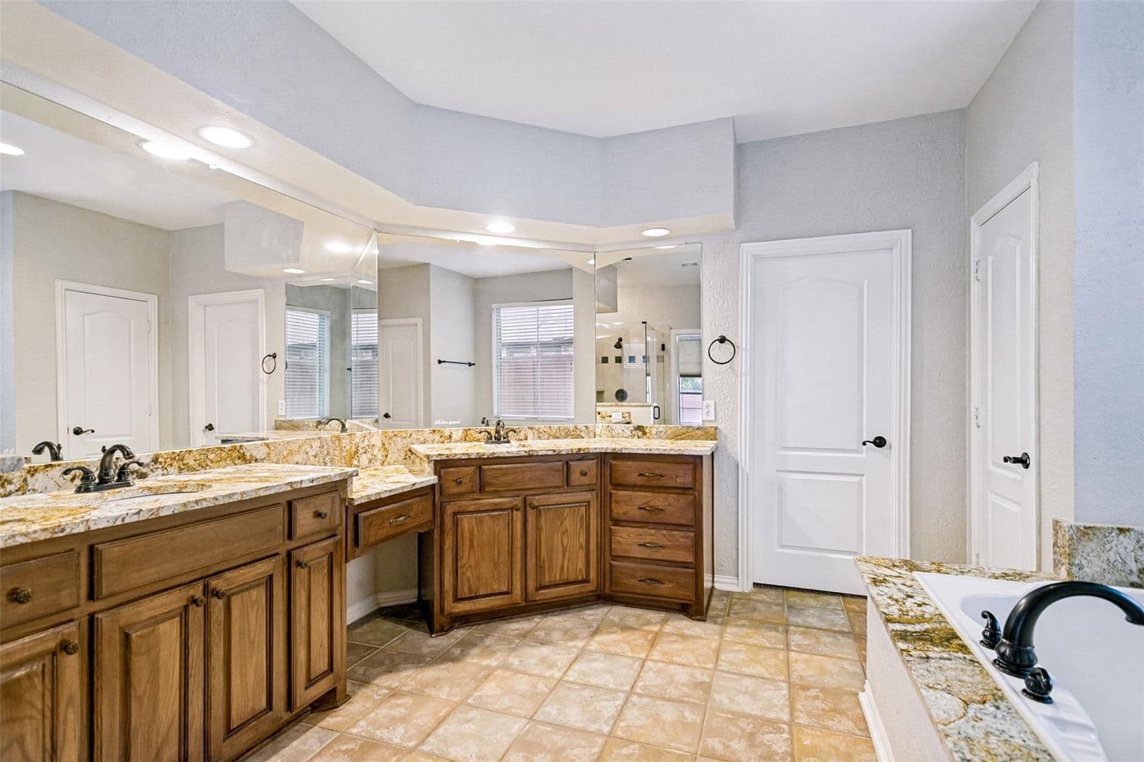 Plano House: 2208 Scenic Dr