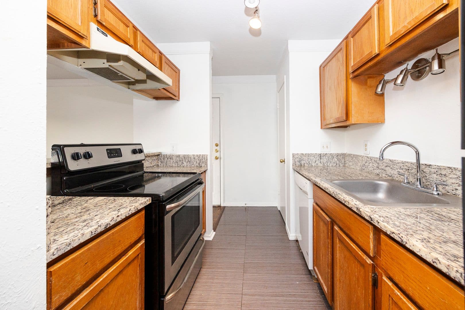 Dallas House: 18333 Roehampton Drive