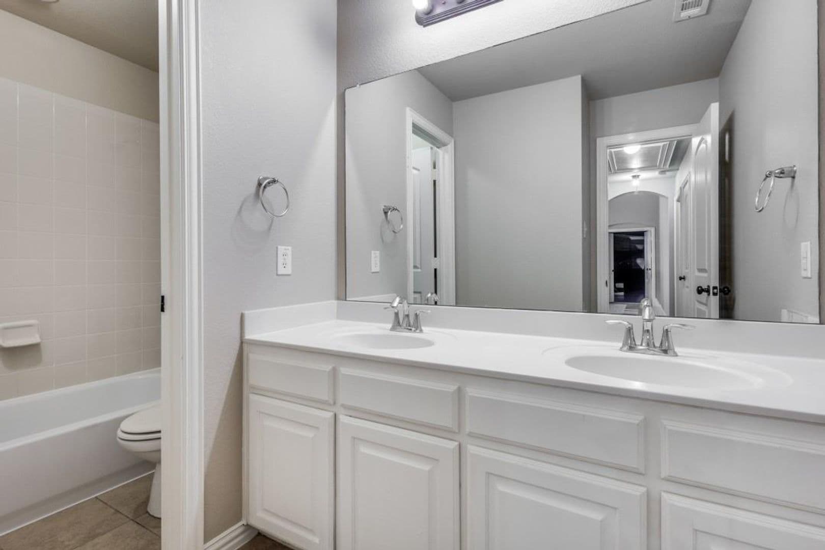 Lewisville House: 205 Chester Drive