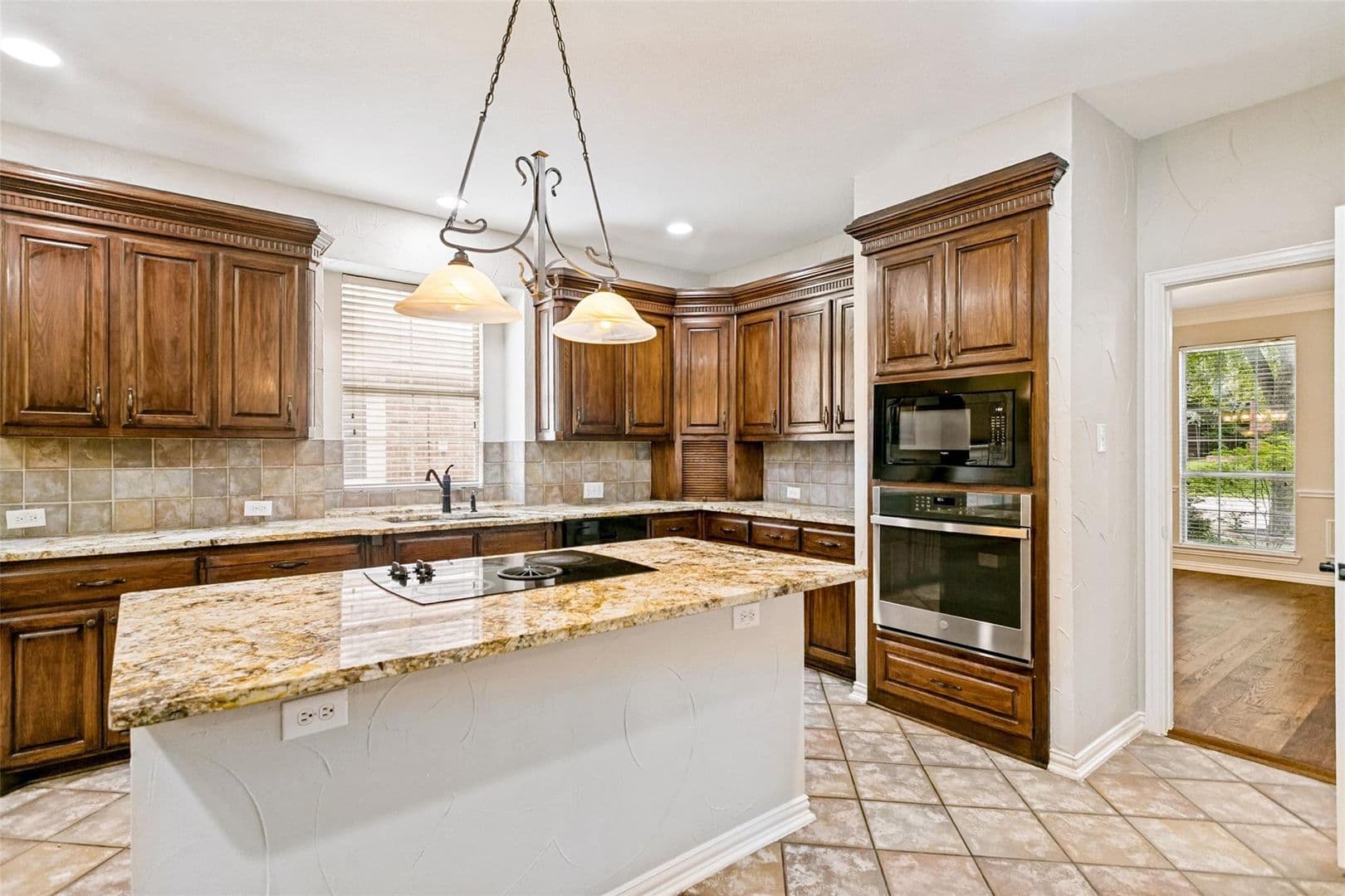 Plano House: 2208 Scenic Dr