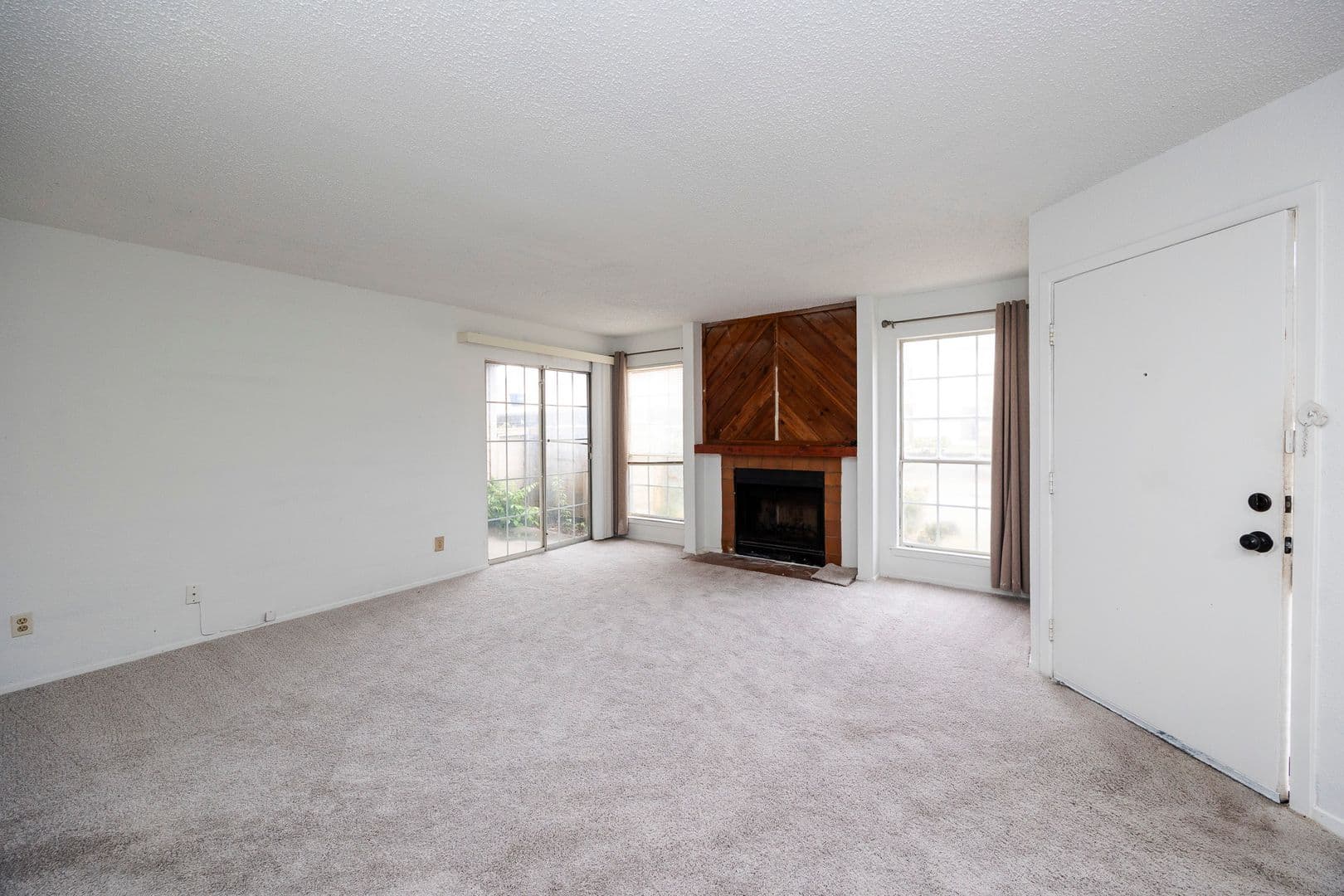 Dallas House: 12480 Abrams Rd