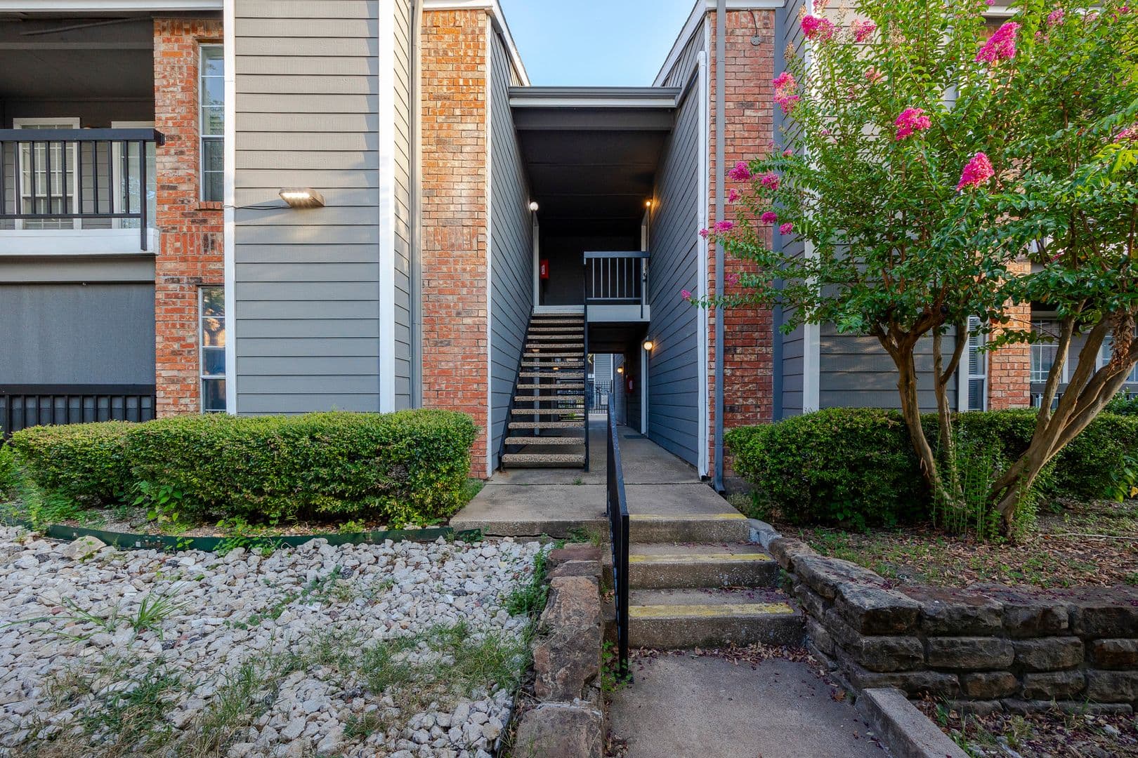 Dallas House: 18333 Roehampton Drive