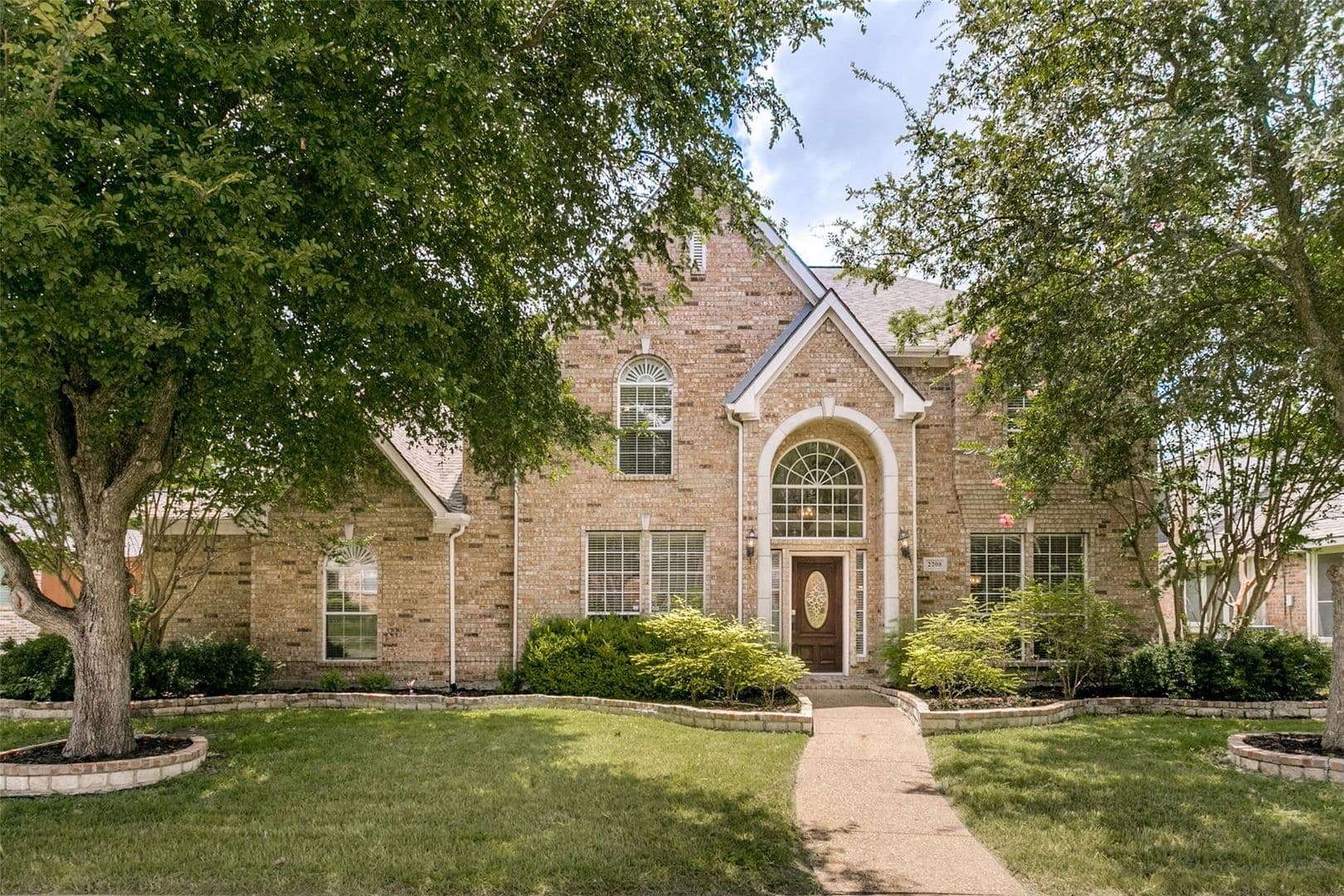 Plano House: 2208 Scenic Dr